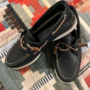 Brand new Sperry Topsiders, never been worn. Unisex size 8 M/9.5 women.